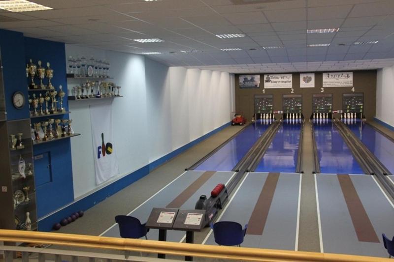 Teke Bowling Centrum Es Sport Panzio Szeged Ngoại thất bức ảnh